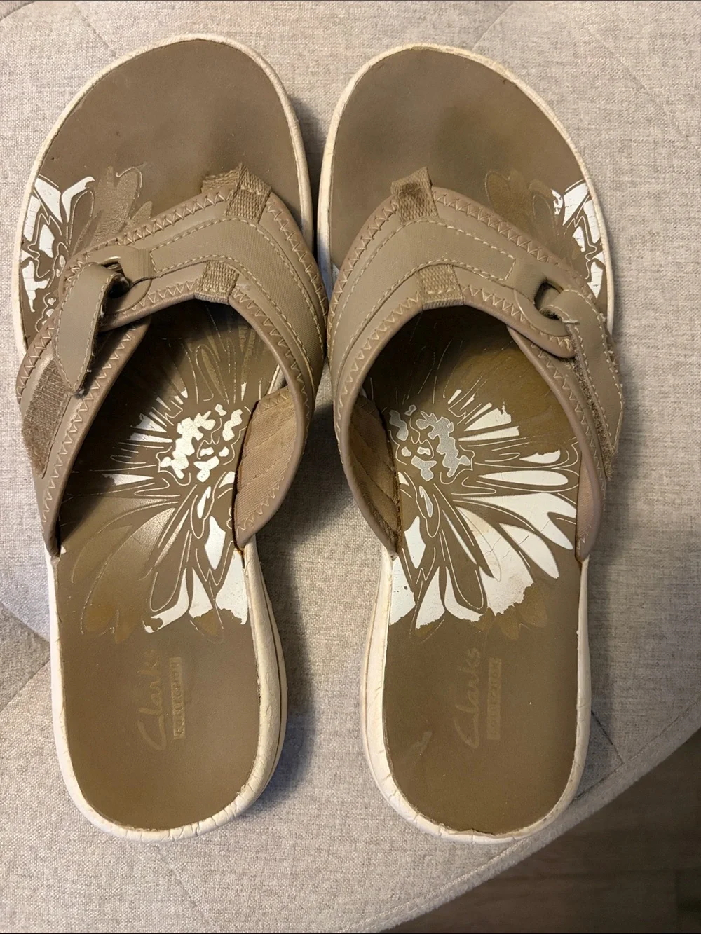 Clarks Women's Tan Floral Footbed Flip Flop Sandals